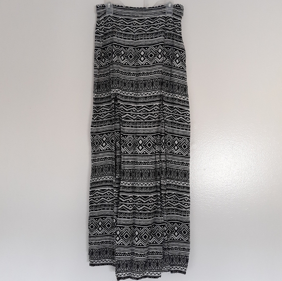 Black Print Fall Maxi Skirt - Picture 2 of 7